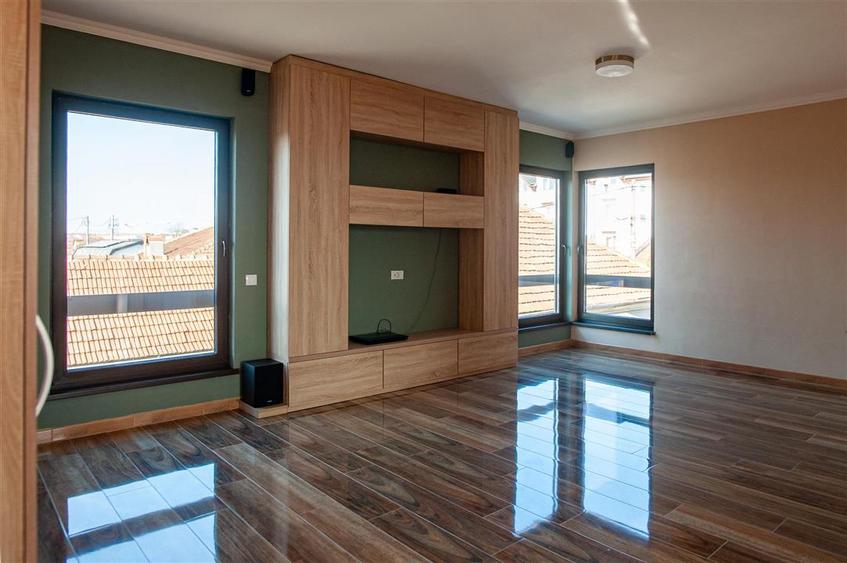 Vila D+P+E cu jaccuzi exterior in Iosia