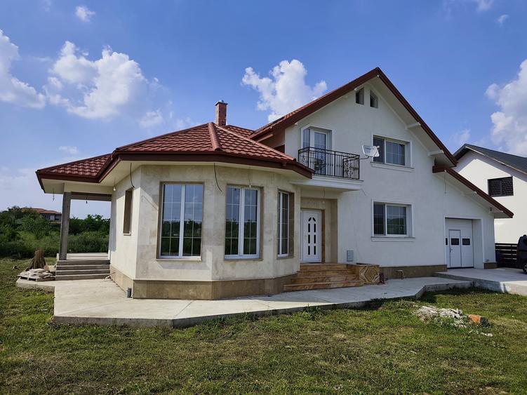 FARA COMISIOANE casa cu 5 camere premium P+E cu 3 bai garaj terasa mare la cheie
