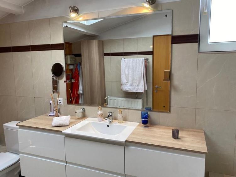 Casa de Vanzare 8 Camere   Pipera- Padurea Baneasa