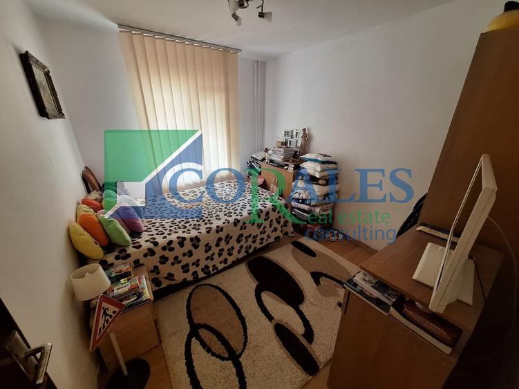 Apartament 3 camere, 2 Bai, Decomandat, 65 mp, Centrala proprie, Anvelopat