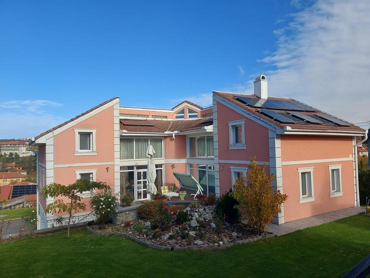 Vila cu 9 camere in zona Spitalului Judetean - str.Gh.Doja