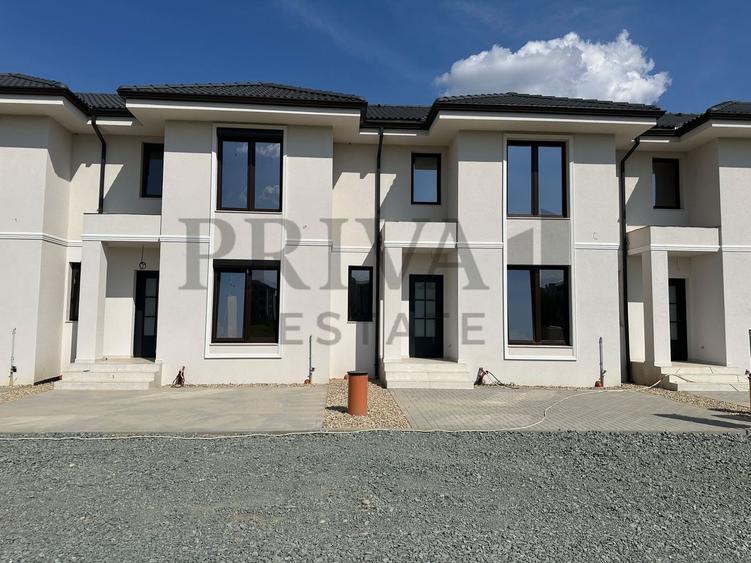 Casa insiruita, bucatarie inchisa, 3 camere, 2 bai, Giroc
