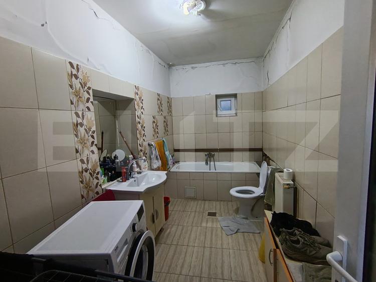Casa cu 3 camere,baie, bucatarie,anexe.pivniță teren 800 mp