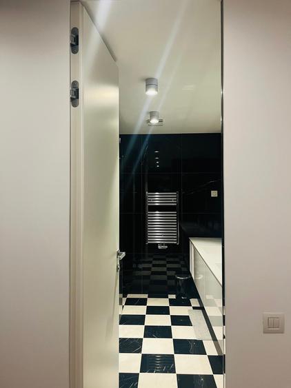 3 Camere - One Charles de Gaulle