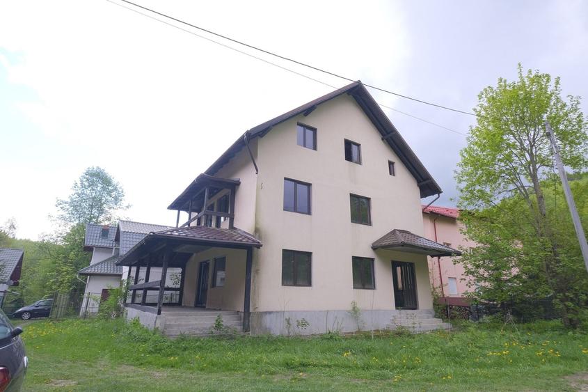 CHEIA - VALEA POPII, Vila structurata pe S+P+E+M, achizitie posibila si in rate