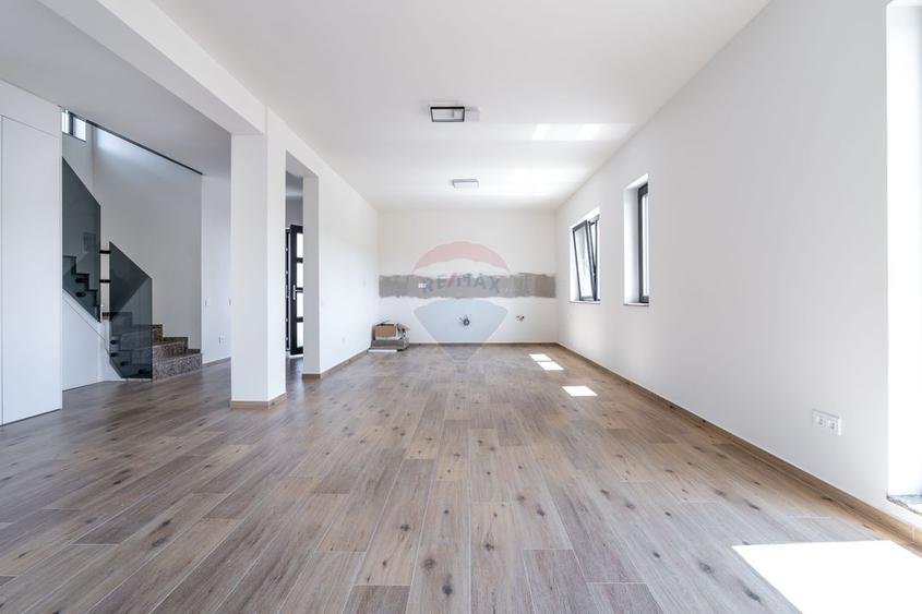 Duplex FINISAT, arhitectura moderna, 400mp teren,comision 0