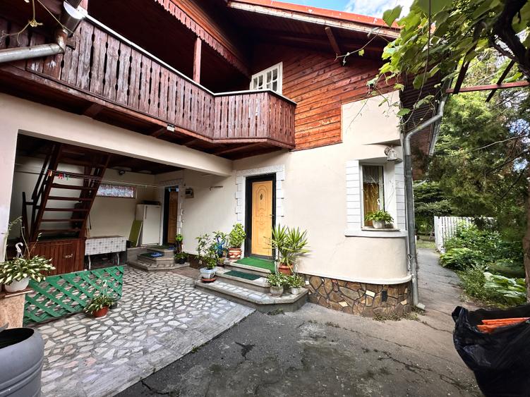 Casa P+ 1  4 cam  180 mp