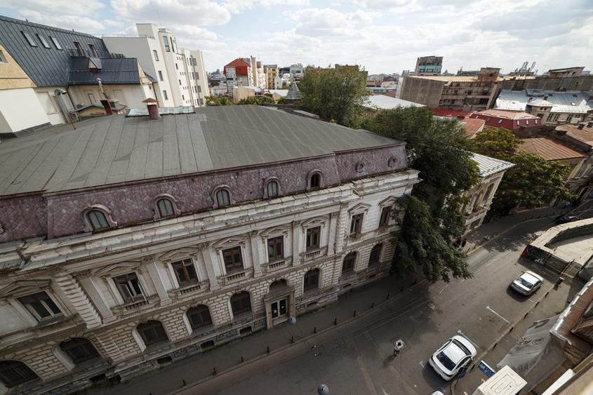 Apartament de închiriat – Universitate | 2 camere | Terasă 40 mp