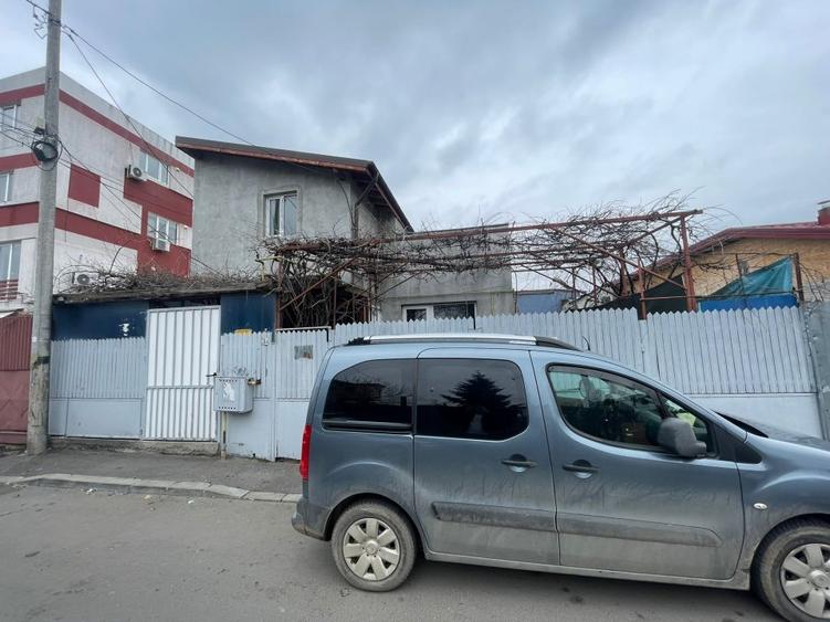 Casa de Vanzare cu teren spatios,zona Pantelimon-Delfinului,langa Mega Mall&Lac;