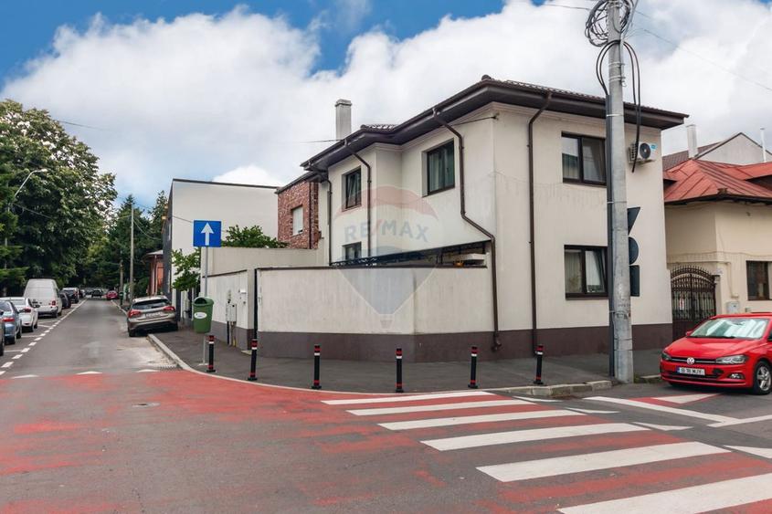 Casă / Vilă cu 5 camere de vanzare în zona Domenii, langa metrou