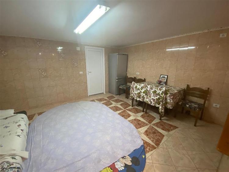 Iaz, Casa la Curete, 9 Camere, Teren 2892 Mp