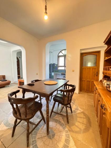 Apartament spațios la curte comună – zonă centrală, Oradea
