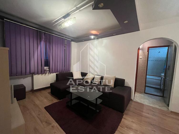 Apartament cu 3 camere, semicomandandat, etaj intermediar, Sagului