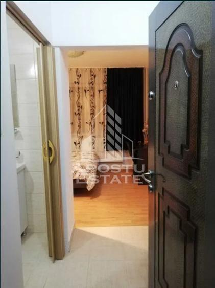 Garsoniera, etaj 1, bloc anvelopat, zona UMT