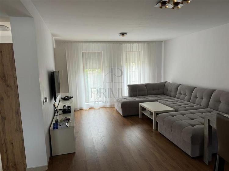 Duplex mobilat utilat - bucatarie inchisa - carport - piscina - canalizare