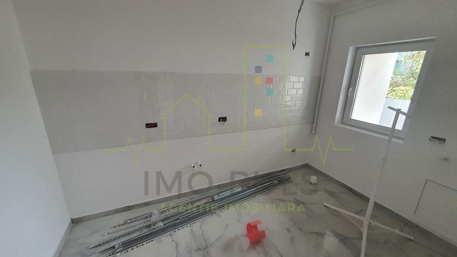 Nou. Lipovei. Decomandat. Bucatarie separata. Terasa + Balcon. Etaj 1.