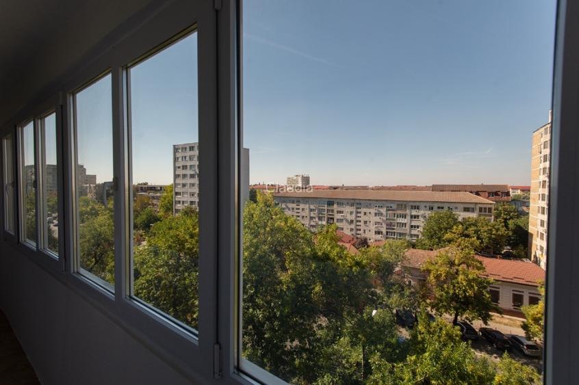 Vând apartament cu 2 camere, decomandat, etaj intermediar, Calea Sagului - 14