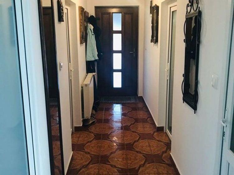 De vanzare casa D+P+M situat in Aradul nou, avand curte proprie