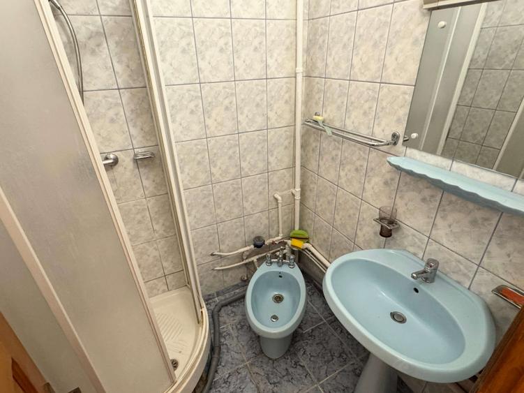 COPOU, langa Universitate, apartament 2 camere, spatios, decomandat, etaj 1