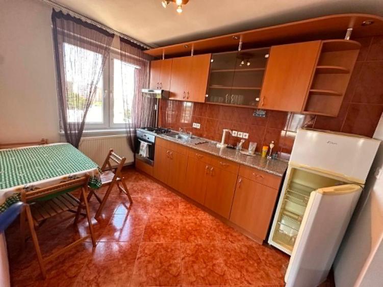 Aradului | 2 Camere | Etaj Intermediar | Decomandat.