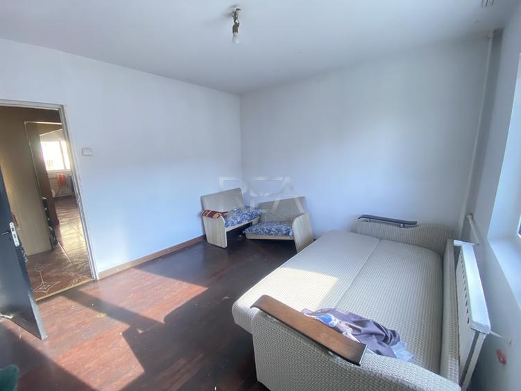 3 camere- Decomandat- Bloc Anvelopat- Trafic Greu/Parcul Carol