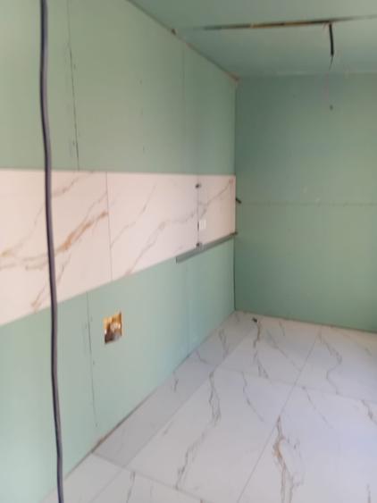 Apartament 3 camere cu centrala termica si curte proprie