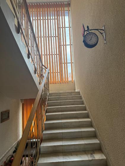 Casă spațioasă și solidă, cu două niveluri, situată într-o zonă liniștită