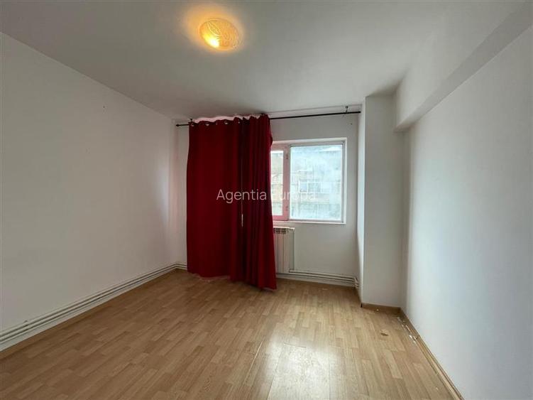 Apartament cu 4 camere de vanzare zona centrala Tulcea - 3