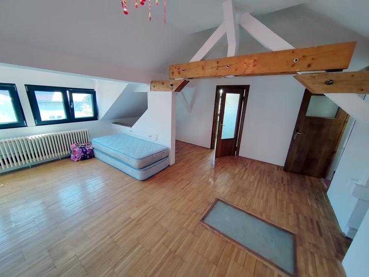 Zona Bd. Lacul Tei vila 7 camere disponibila pentru inchiriere.