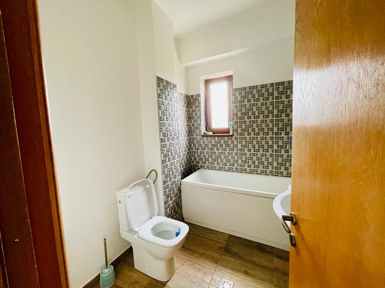 PROPRIETAR- Vând apartament cu 3 camere Gavana Platou (lângă pădure)