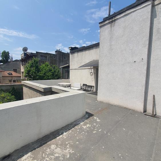 Etaj vila, 3 camere decomandate, garaj, curte 100mp, ultracentral,