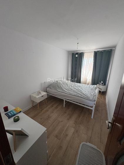 Vand apartament 3 camere, 2 bucatarii Calea Sagului - 12