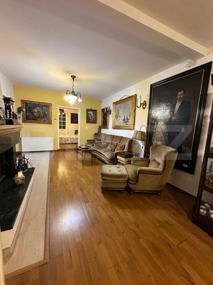 Casă de lux renovată cu priveliște spectaculoasă, în inima Brașovului