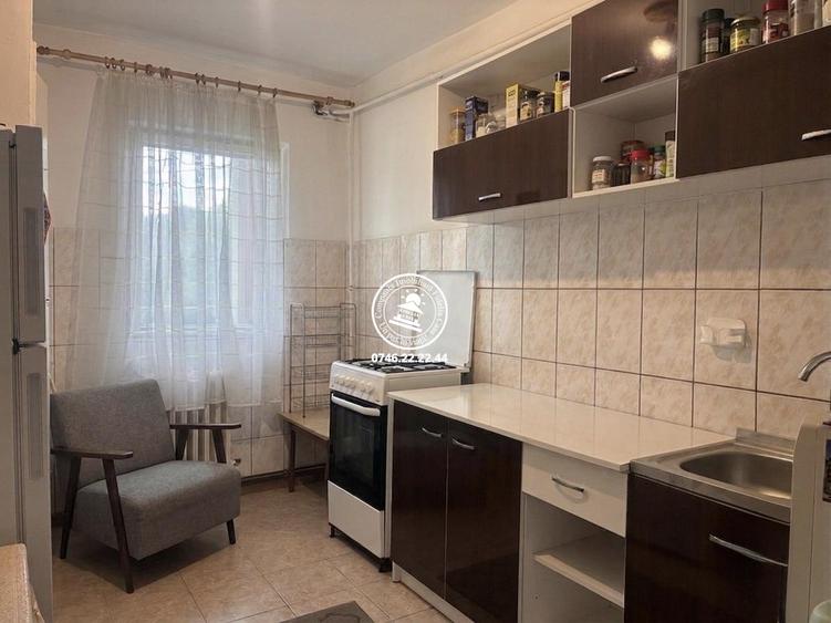 Apartament 3 camere decomandat Centru -Tg Cucu