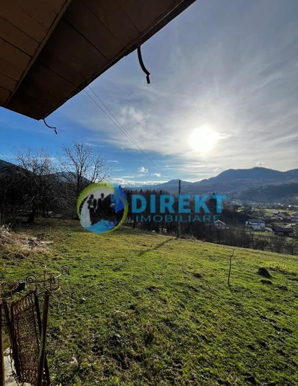 Casa bătrânească de 117 m2,  3 camere si 5000m2 teren