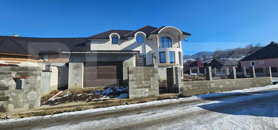 Casă modernă și spațioasă, 364mp, construită în 2020