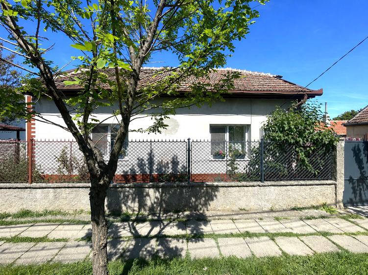 Casă individuală (100 mp) + Teren Generos (710 mp) - Potențial dezvoltare