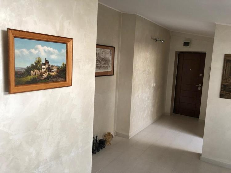 Apartament/Birou 3 camere, Tg. Cucu - Centru, Bloc Italo-Romena