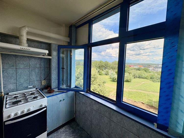 Apartament 2 camere decomandat cu balcon și pivniță în Vasile Aaron