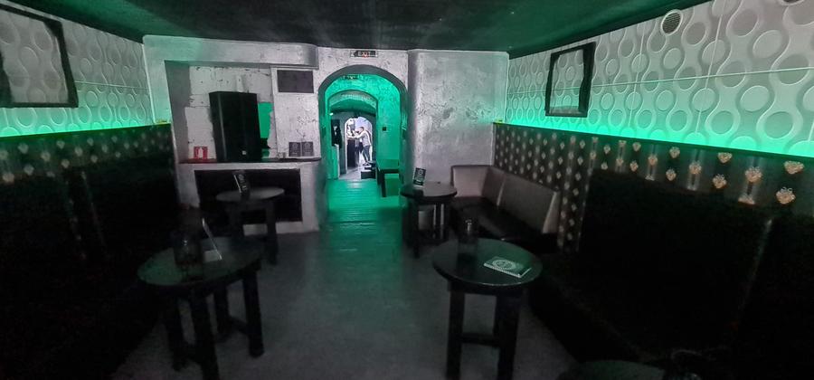Imchiriez spatiu pretabil pentru bar,cafenea situat ultracentral,la demisol,80m