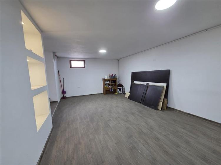 Vila cu 3 apartam., spalatorie, teren 316 mp, Fedelesoiu, Daesti, Rm. Valcea