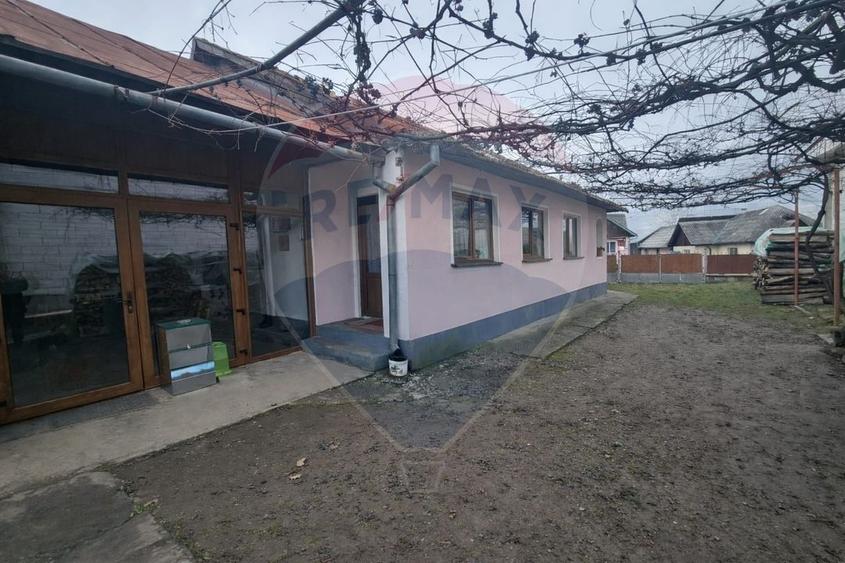 Casă / Vilă cu 5 camere de vânzare, Sarasau