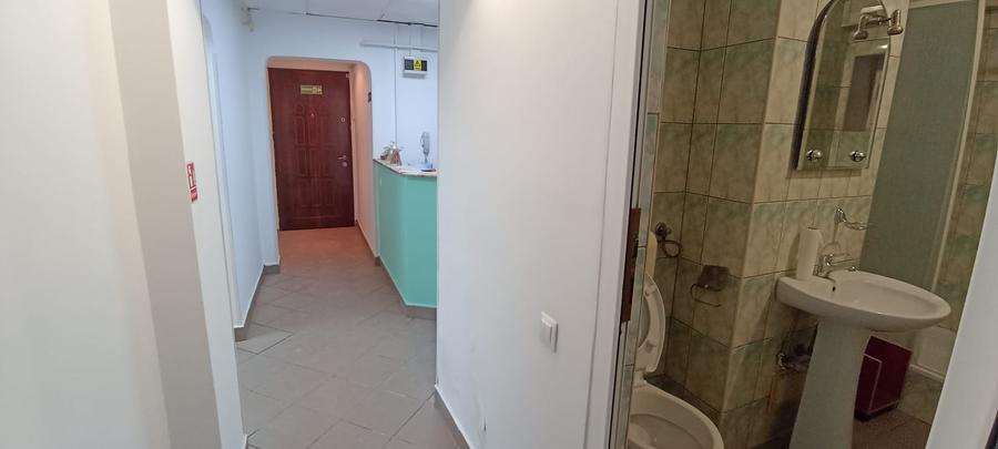 Vanzare apartament 3 cam la parter cu balcon stradal zona Parc Sebastian sect 5