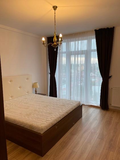 Vand apartament 4 camere