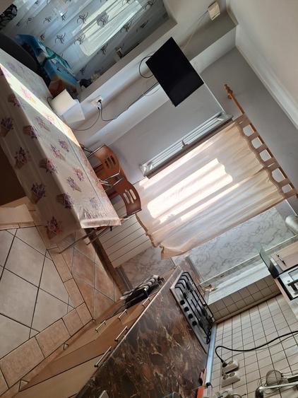 Apartament de 3 camere de vânzare