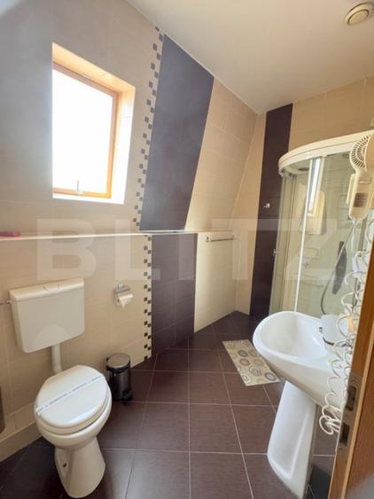 Cladire multifunctionala, pensiune plus casa, parcari private