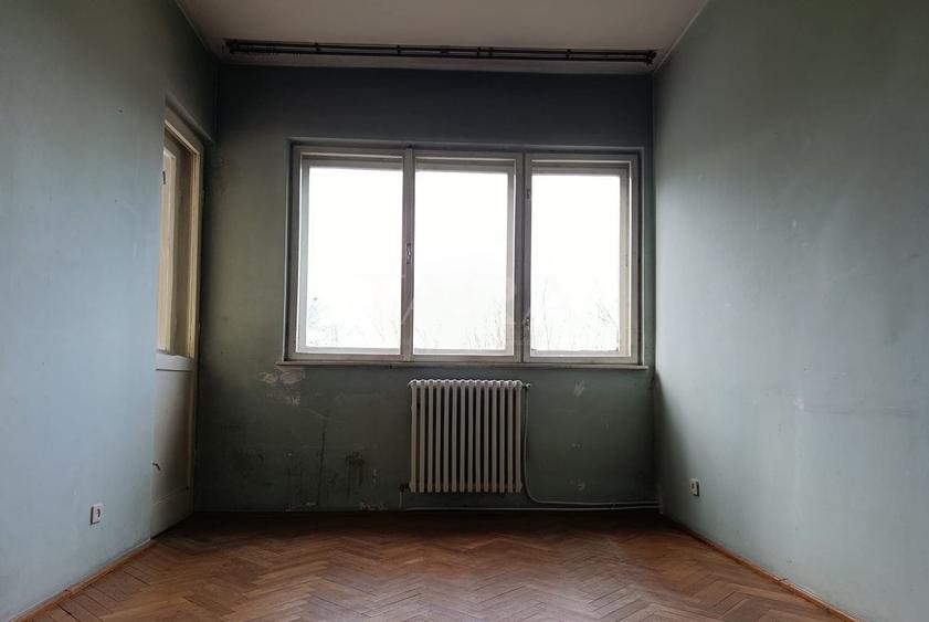 Apartament generos cu 4 camere și garaj inclus, zona Centrala