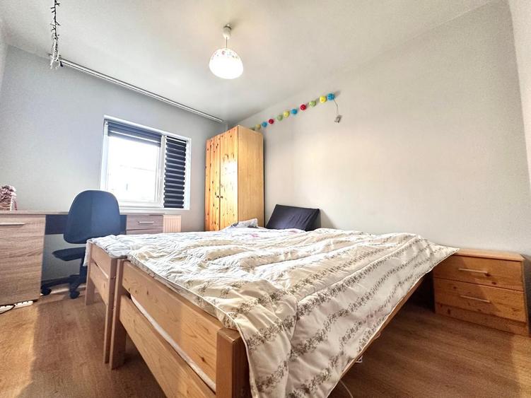 Apartament spatios 4 camere + parcare, pretabil ptr ERASMUS