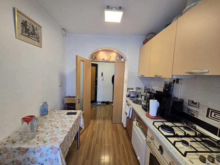 Ap. 2cam,dec,renovat total,et.5,bl.reabilitat,1 min distanta metrou.