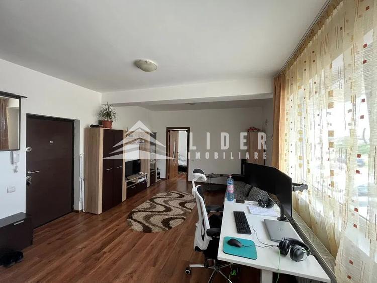 Se inchiriaza apartament living cu bucatarie, dormitor zona Grand Hotel Italia
